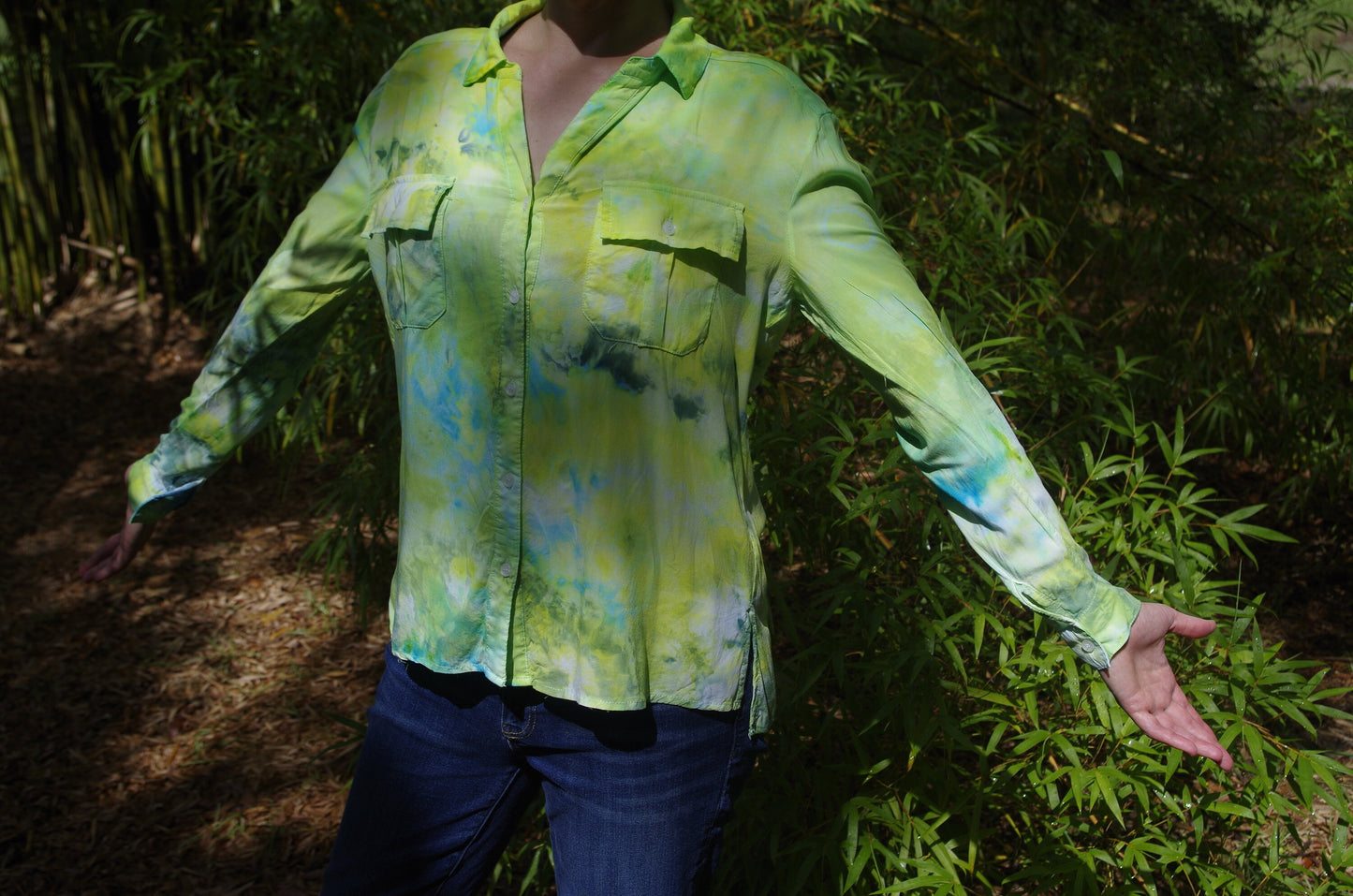 Teñido a mano | Camisa de manga larga reciclada | Mediano para mujer | Teñido con hielo | Kumo Shibori | ropa de playa